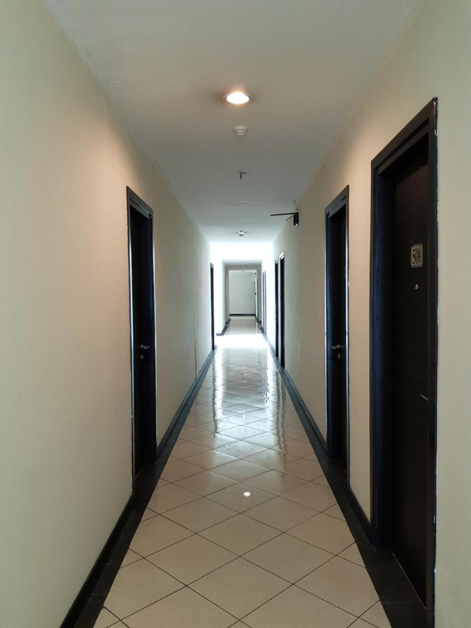 Reddoorz Plus @ Tanah Abang Hotel Jakarta Bagian luar foto